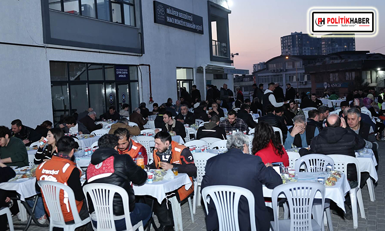 Başkan Özdemir aşevinde vatandaşlarla iftar yaptı